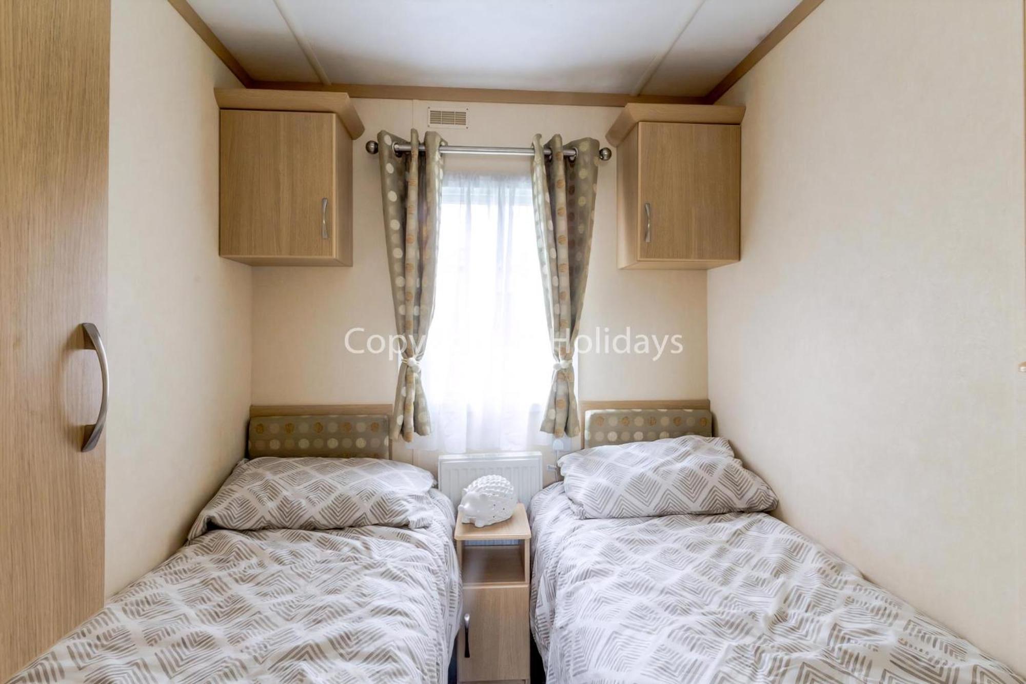 8 Berth Caravan At Orchards Haven In Clacton-on-sea, Essex Ref 15007o Campsite