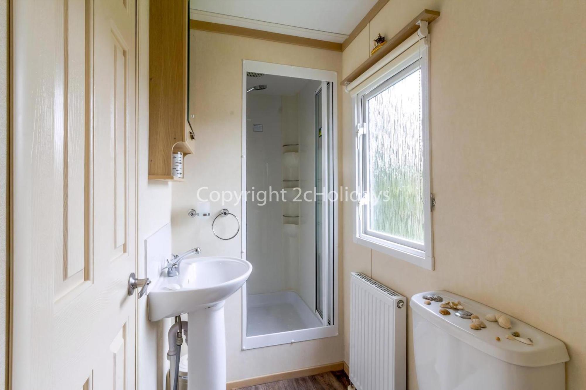 8 Berth Caravan At Orchards Haven In Clacton-on-sea, Essex Ref 15007o *